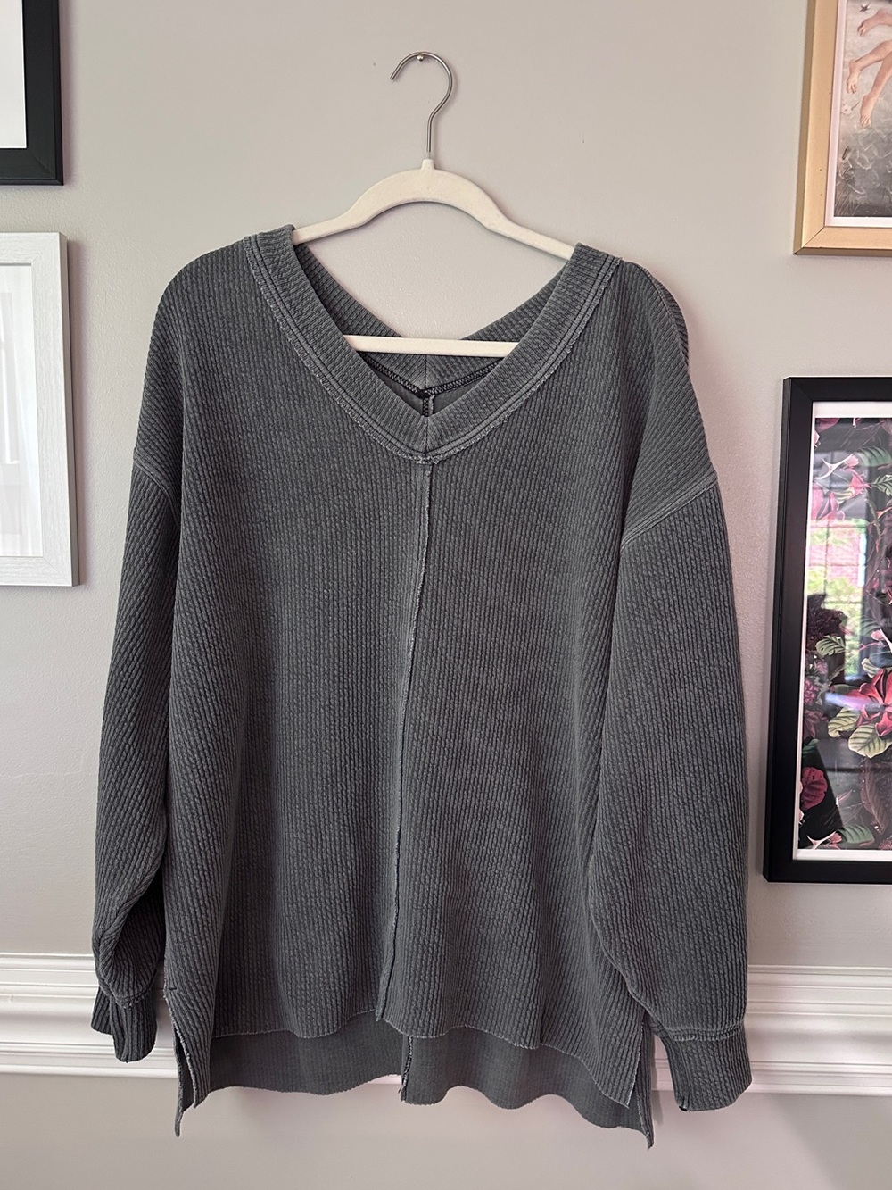 aerie Wonder Textured V-Neck Sweatshirt in Smoked Gray | M